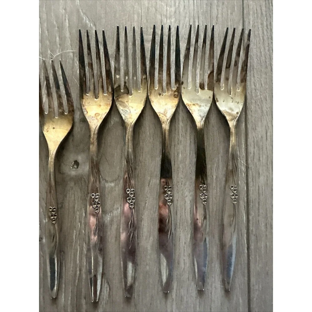 8 PCs Oneida ENCHANTMENT GENTLE ROSE Dinner‎ Fork Lot Community Silverplate